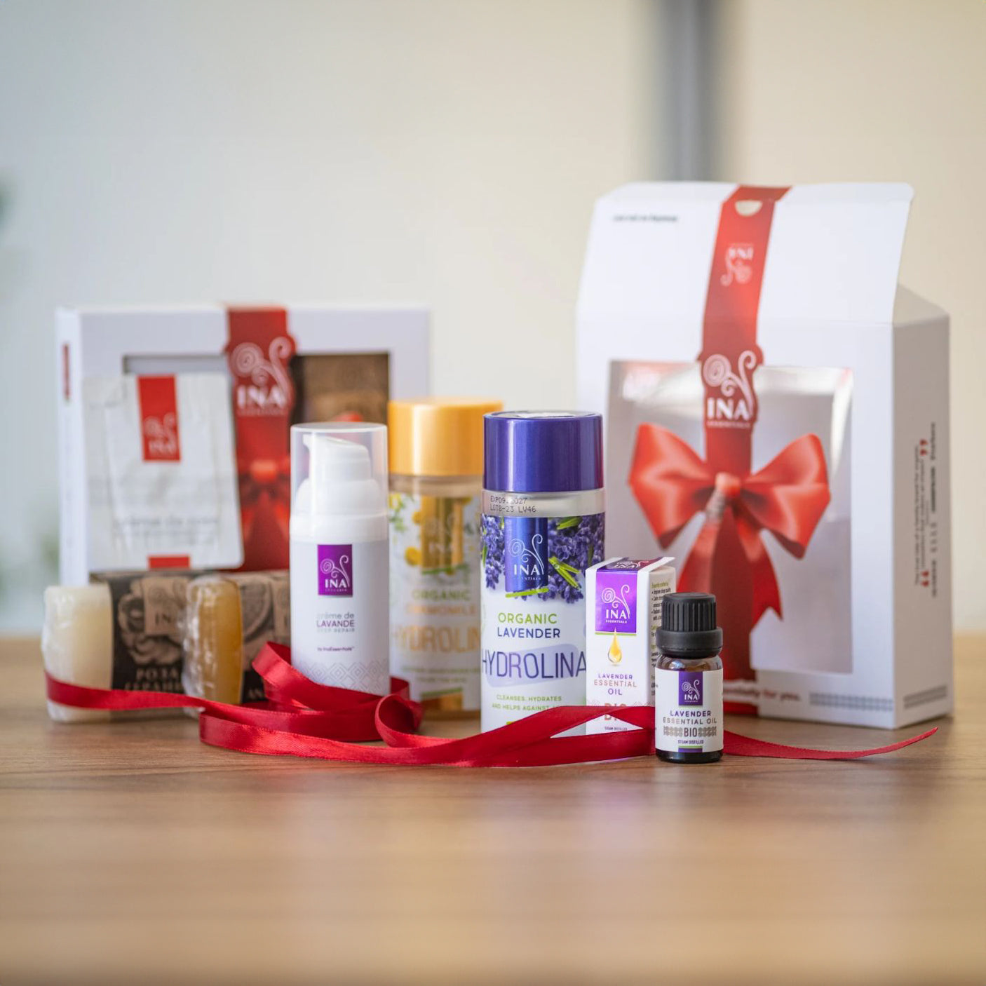 InaEssentials Poklon Kutija (17,8 cm × 14,7 cm × 5 cm)