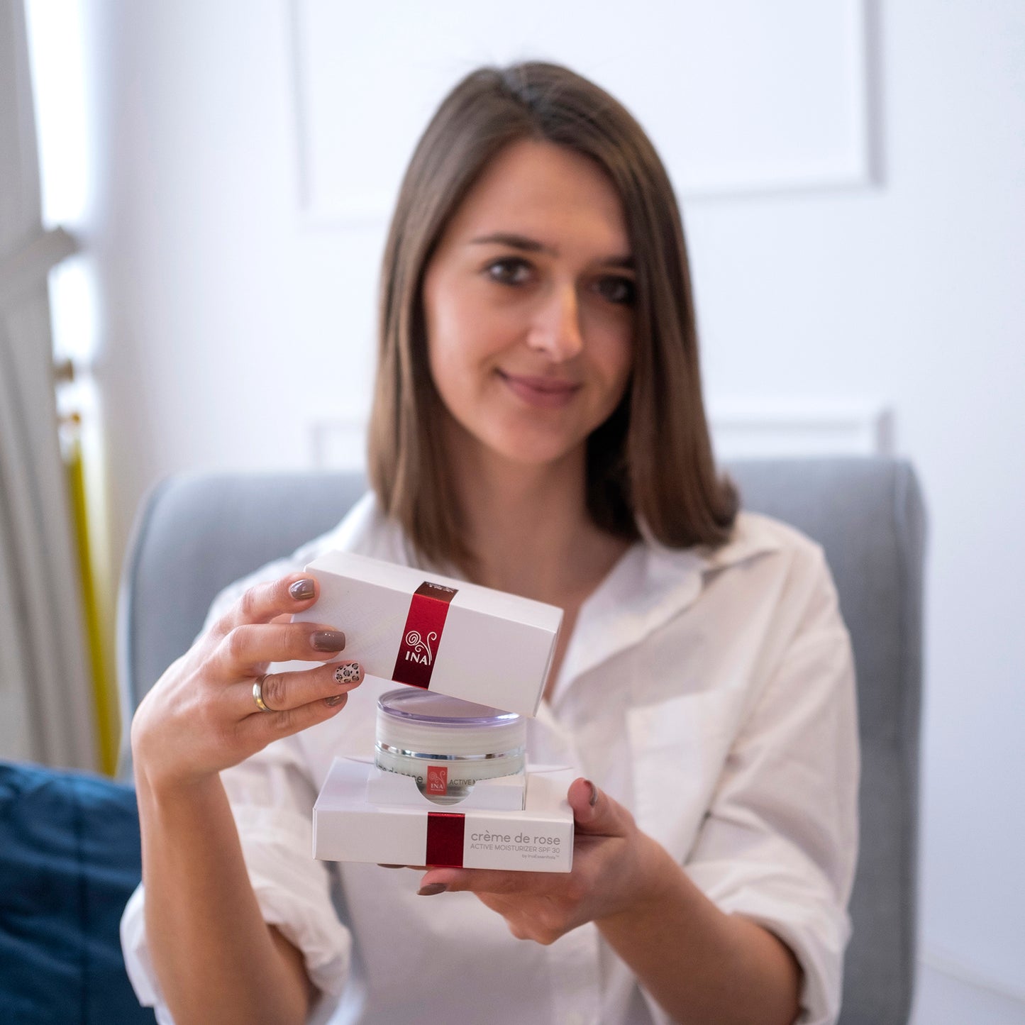 Krema od ruže InaEssentials - Aktivna hidratacija SPF30 s organskim uljem ruže i ružinom vodom, 50ml
