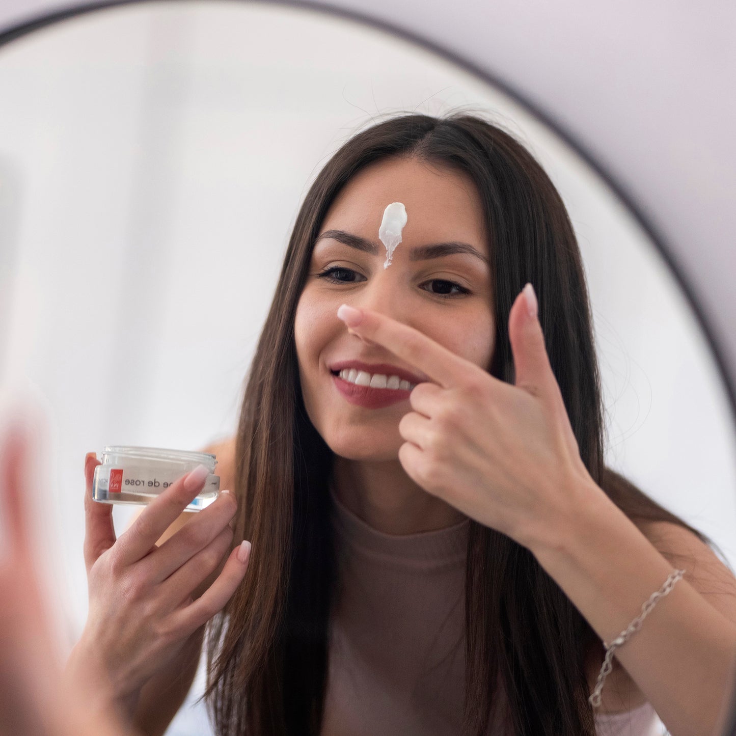 Krema od ruže InaEssentials - Aktivna hidratacija SPF30 s organskim uljem ruže i ružinom vodom, 2ml