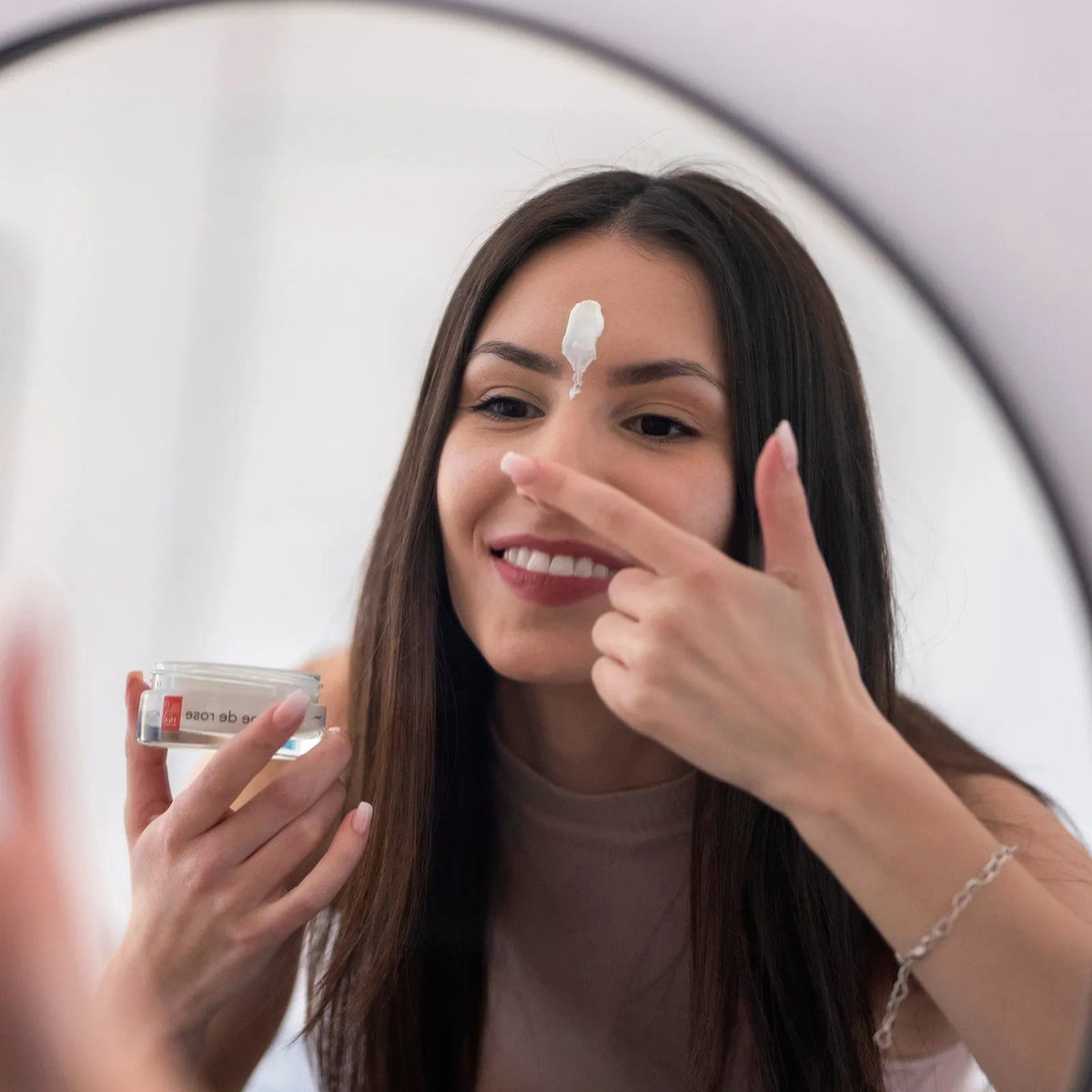 Krema od ruže InaEssentials - Aktivna hidratacija SPF30 s organskim uljem ruže i ružinom vodom, 2ml